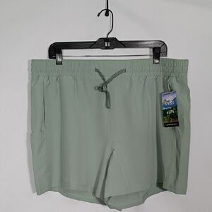 NWT Swiss Alps Ladies Sage Green Dalia Casual Short Women's Size XL Outdoor